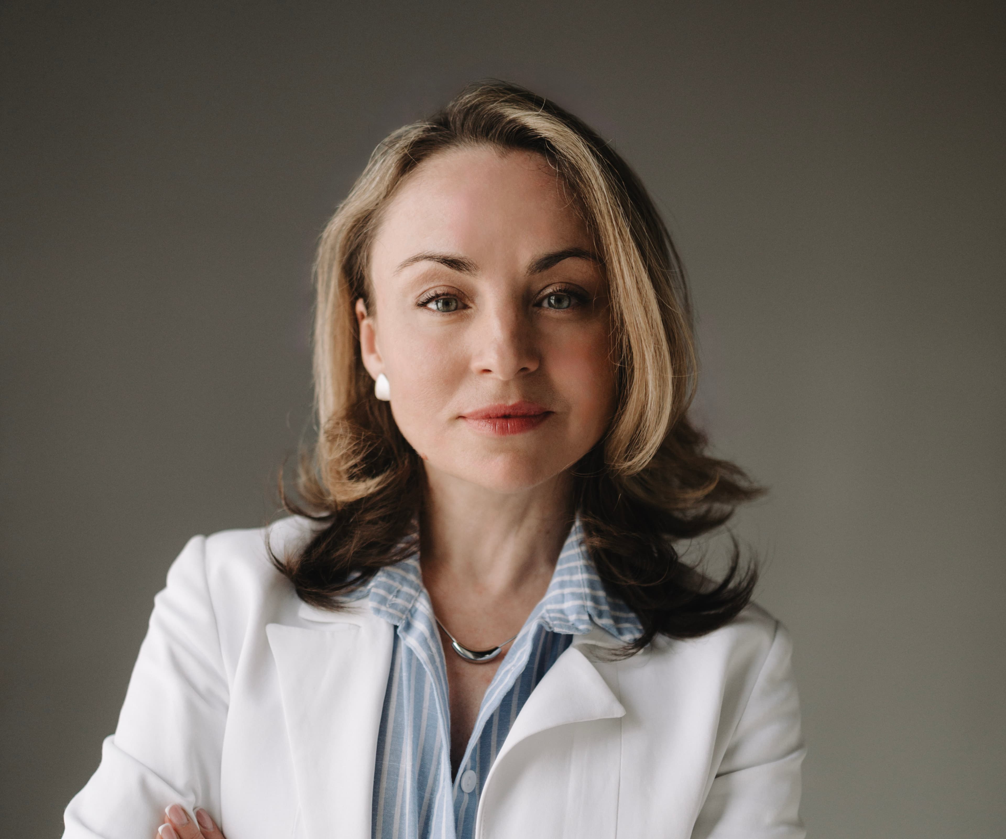 Портрет психолога Евгения Севодина — ведущей программы по здоровым отношениям.